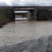 El Grullero de Peñaranda, aislado durante horas por la inundación del paso inferior: «Hemos llegado cruzando a pie la vía del tren»