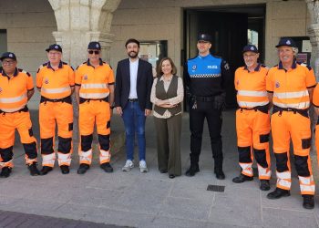 Peñaranda presenta la nueva uniformidad de la agrupación de Protección Civil con la carrera del 1 de mayo «en agenda»
