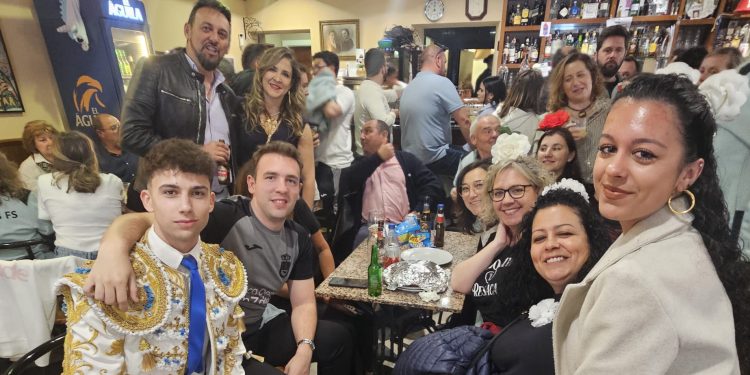 Paradinas FS-Bar Quinto celebra la V edición del Día del Club con una jornada inspirada en la Feria de Abril y un gran ambiente