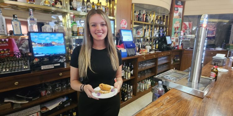 Macotera disfruta de la Feria del Pincho sin miedo a la lluvia en una jornada con un gran ambiente en los cinco bares participantes